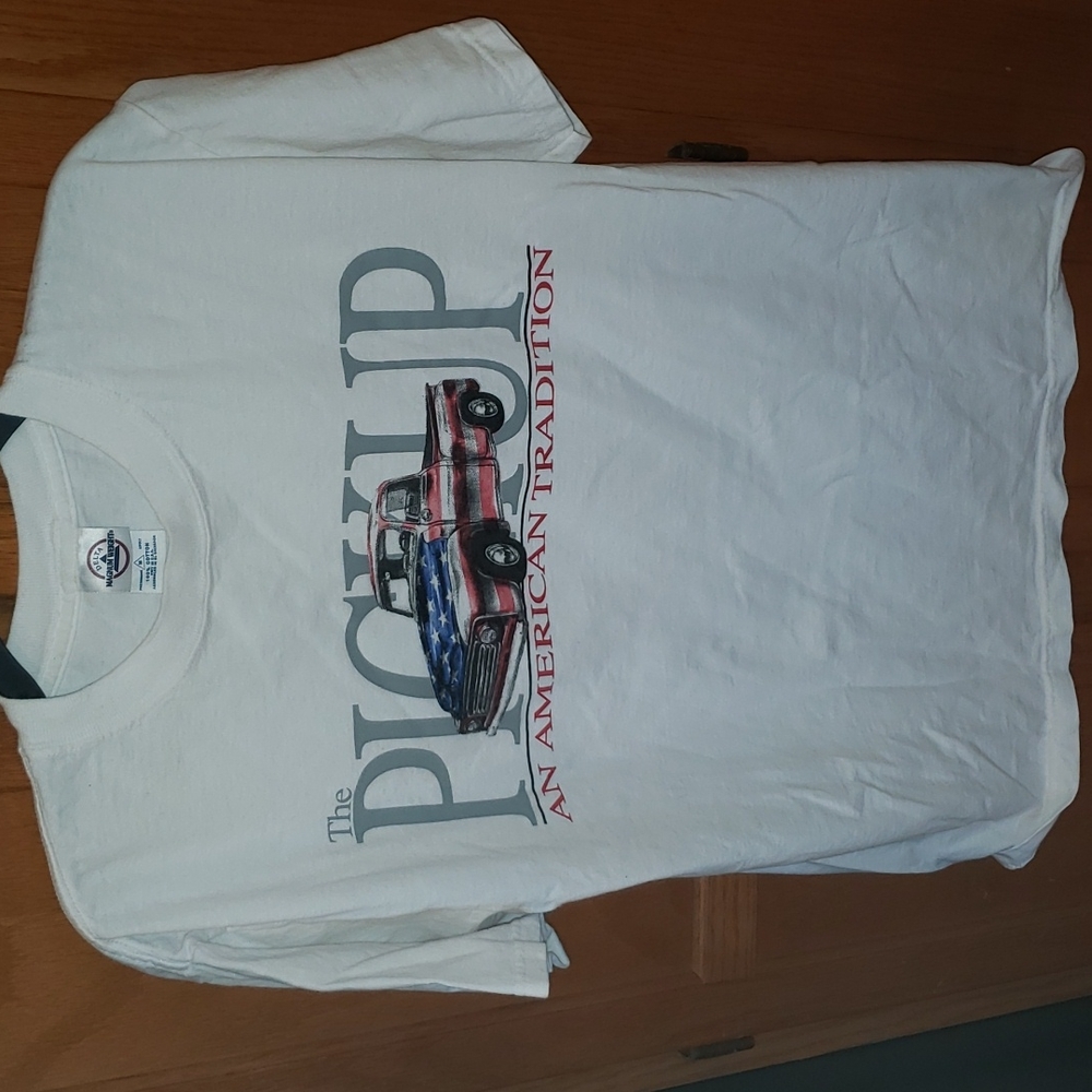 Men's medium graphic tshirt w/pickup truck